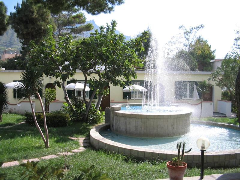 Albergo Villa Hibiscus Forio di Ischia Buitenkant foto